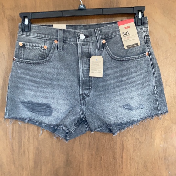 Offer $35 Levi’s distressed high rise 501 jean cotton denim short cutoff vibe 31 - Picture 5 of 15